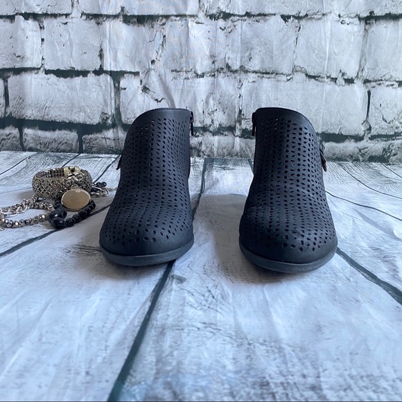 Indigo Rd Cutout Design Black Bootie Women’s 7.5 - Picture 6 of 13